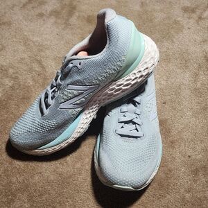 Women's Light Blue Fresh Foam New Balance Running Shoes Sz 6